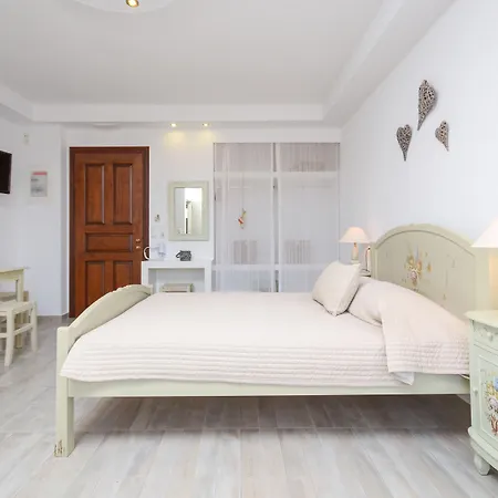 Anemomilos Aparthotel