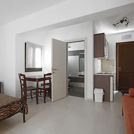 Anemomilos Apartmanhotel Ajía Ána